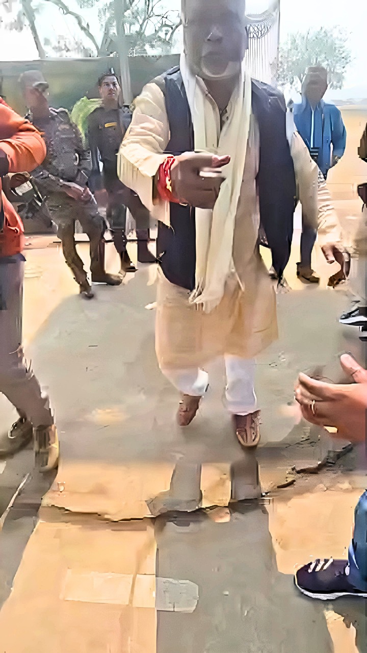 MP अजय मंडल ने पत्रकारों को दौड़ा-दौड़ाकर पीटा, समर्थकों ने दी भद्दी गलियां, Video हुआ वायरल 1 91cb10ec 6e97 4dc6 abfd b8101c8ce523