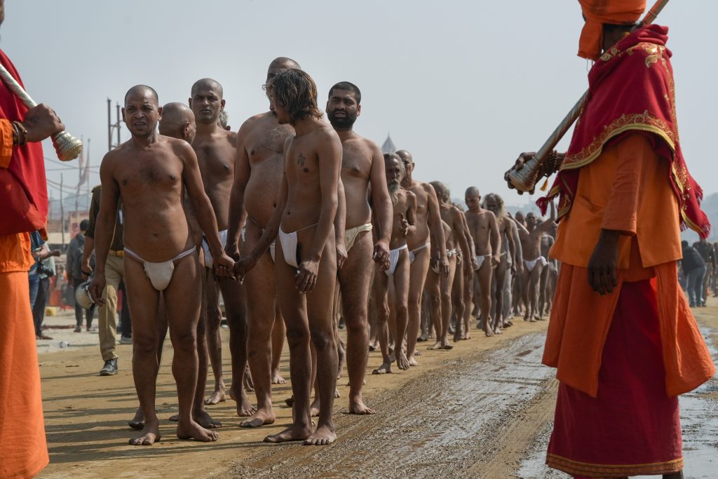 Mahakumbh 2025: बसंत पंचमी पर 2.5 करोड़ लोगों ने किया अमृत स्नान, इस अखाड़े ने सबसे पहले लगाई आस्था की डुबकी, Photos 4 02021 pti02 01 2025 000474b