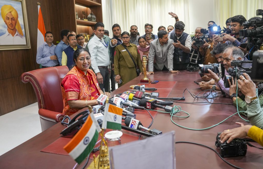 Rekha Gupta Salary: सीएम रेखा गुप्ता की कितनी होगी सैलरी, जानें क्या-क्या मिलेंगी सुविधाएं 7 20021 pti02 20 2025 000373a