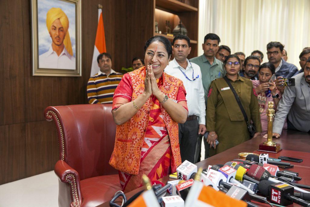 Rekha Gupta Salary: सीएम रेखा गुप्ता की कितनी होगी सैलरी, जानें क्या-क्या मिलेंगी सुविधाएं 6 20021 pti02 20 2025 000411b
