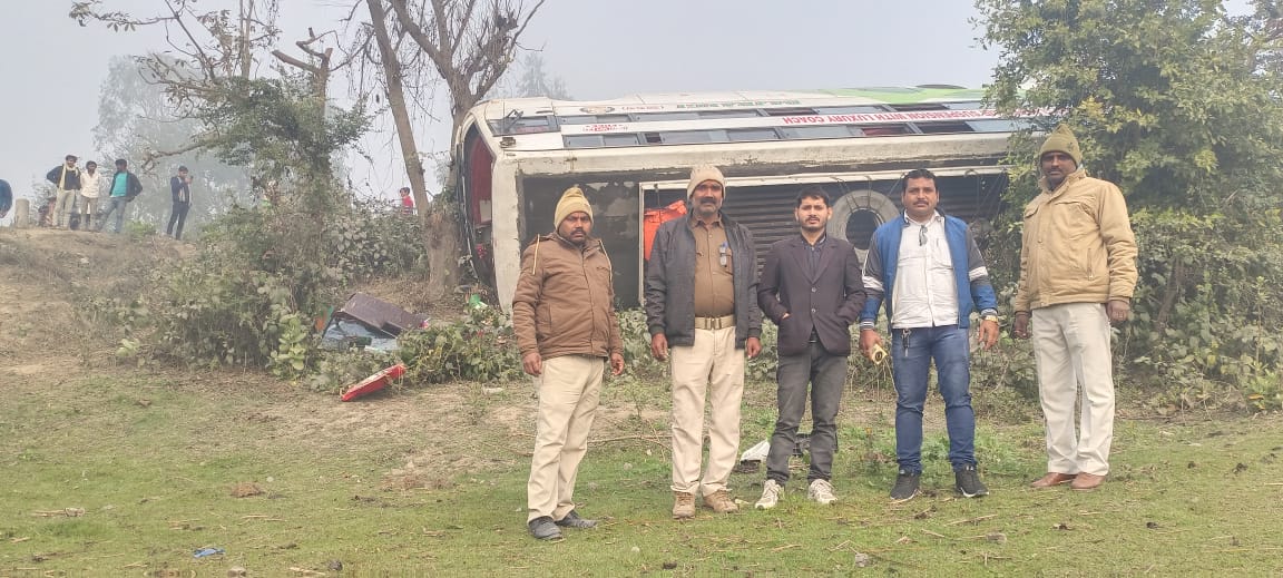 बिहार में पलटी सिलीगुड़ी से प्रयागराज महाकुंभ जा रही बस, स्त्री-शिशु समेत 45 यात्री कर रहे थे सफर 3 784a9cb1 820c 406e 910f e362414b4bc0