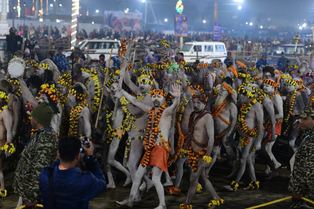 Mahakumbh Amrit Snan Photo: हाथ में गदा और त्रिशूल लेकर बसंत पंचमी पर अमृत स्नान 5 Amrit Snan 1