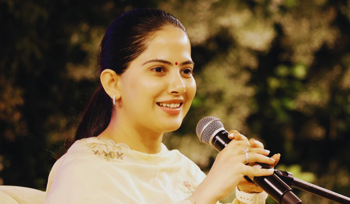 Jaya Kishori Quotes: अच्छे व्यक्ति का साथ नहीं, बल्कि मूर्ख व्यक्ति के साथ होता है बुरा 1 Jaya Kishori 1