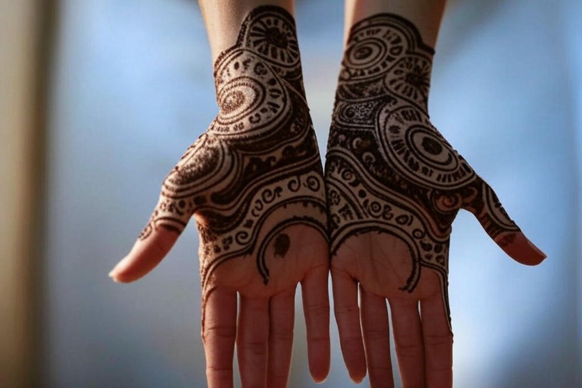 Mehndi Design: वैलेंटाइन डे पर अपने प्रेमी को करें दीवाना, हाथों पर लगाएं ये शानदार मेहंदी डिजाइन 3 Mehndi Design 1 1