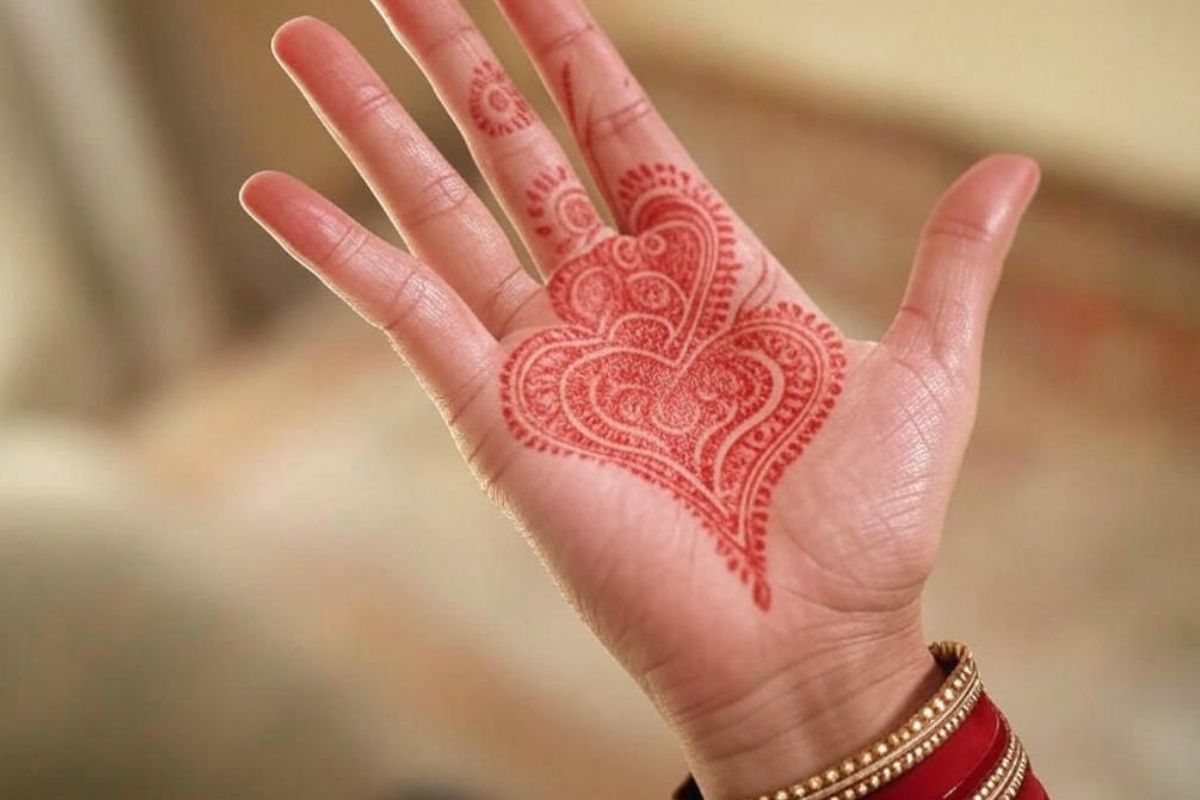 Mehndi Design: वैलेंटाइन डे पर अपने प्रेमी को करें दीवाना, हाथों पर लगाएं ये शानदार मेहंदी डिजाइन 2 Mehndi Design 3