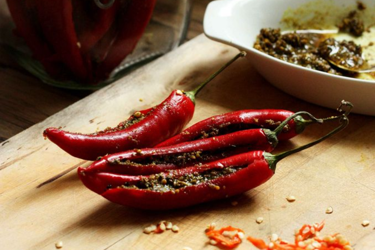 Red Mirch ka Achar Recipe: महाराष्ट्रीयन स्टाइल में इस तरह बनाएं स्वादिष्ट लाल मिर्च का अचार 1 Mirch ka Achar 1