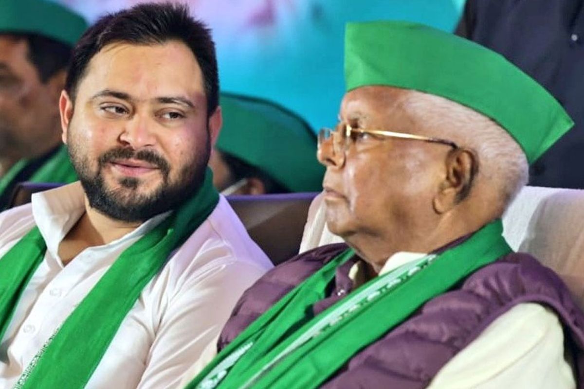 जीवन के अंतिम दौर में हैं लालू यादव… RJD प्रमुख के बयान पर भड़के दिलीप जायसवाल 2 तेजस्वी यादव और लालू यादव की फाइल फोटो