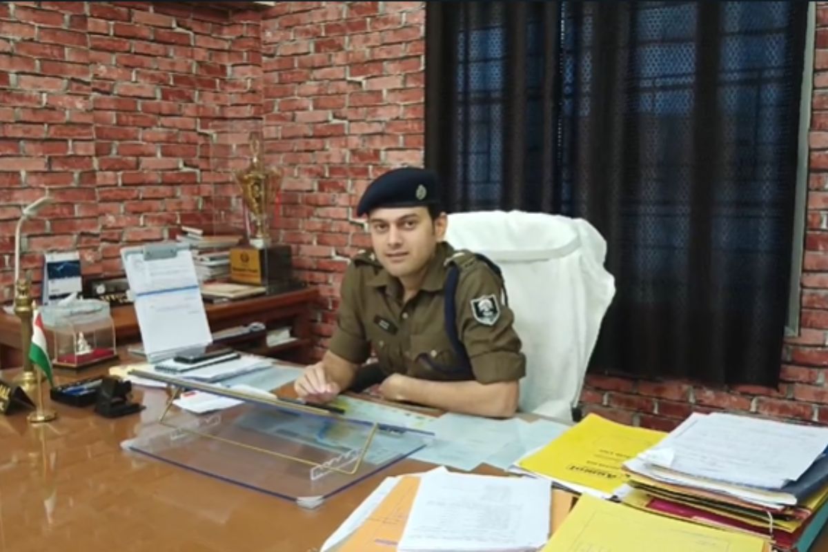 गोपालगंज में बहन की प्रेम प्रसंग से नाराज भाई ने मारी गोली, पुलिस ने मां-बेटे को भेजा जेल 2 पुलिस अधीक्षक अवधेश दीक्षित