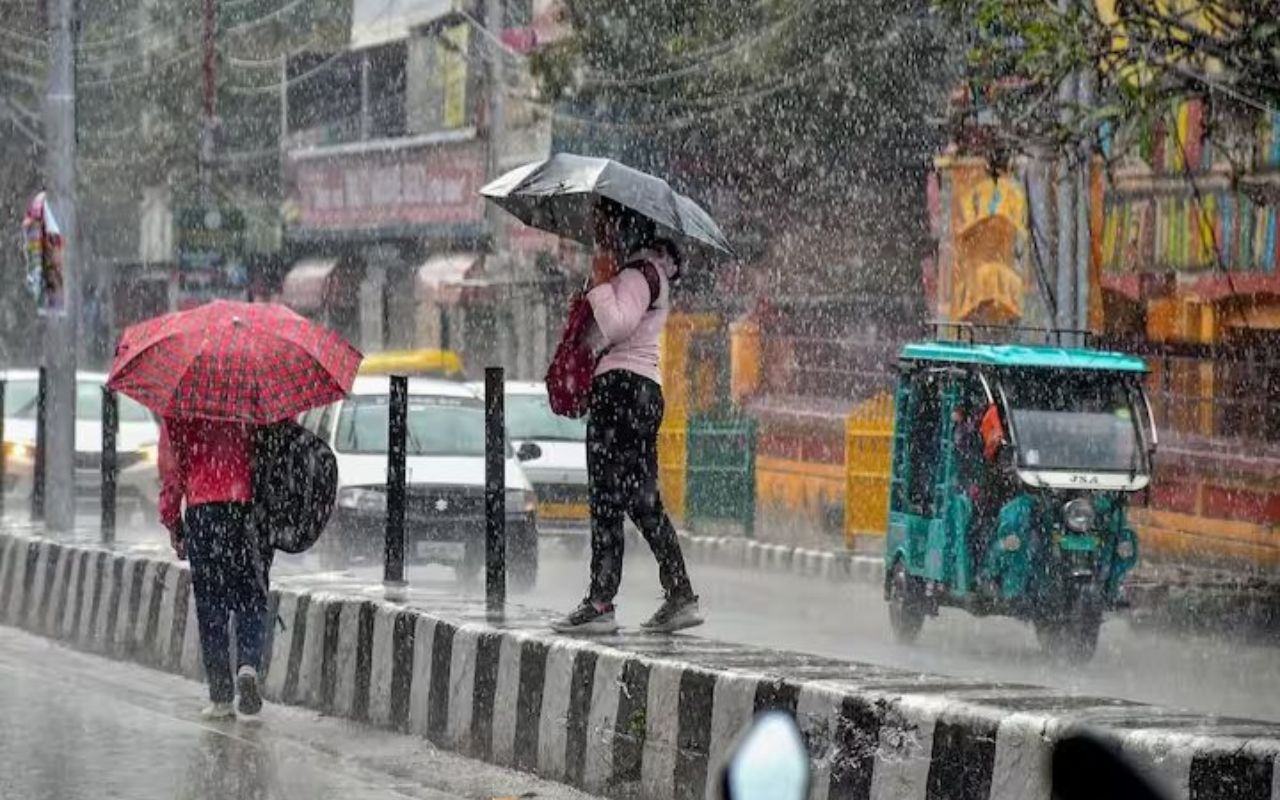 Aaj Ka Mausam: आंधी-तूफान के साथ बारिश का अलर्ट, अगले तीन दिन दिल्ली-UP में ऐसा रहेगा मौसम का हाल 5 Aaj Ka Mausam
