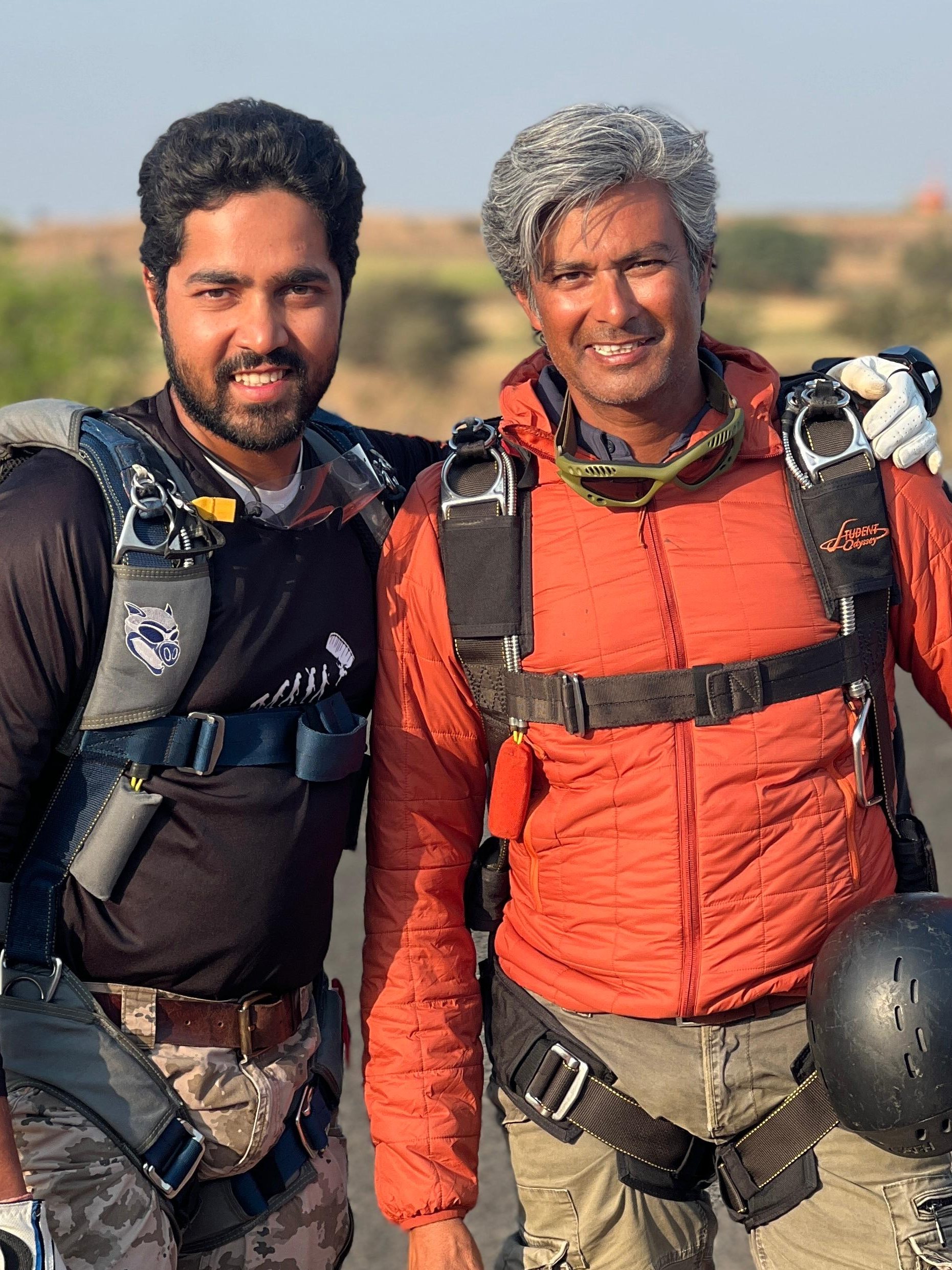 झारखंड में पहली बार स्काई डाइविंग, बहुत कम लोग जानते हैं धोनी भी कर चुके हैं एयरक्राफ्ट से जंप 3 Skydiving in Jamshedpur edited