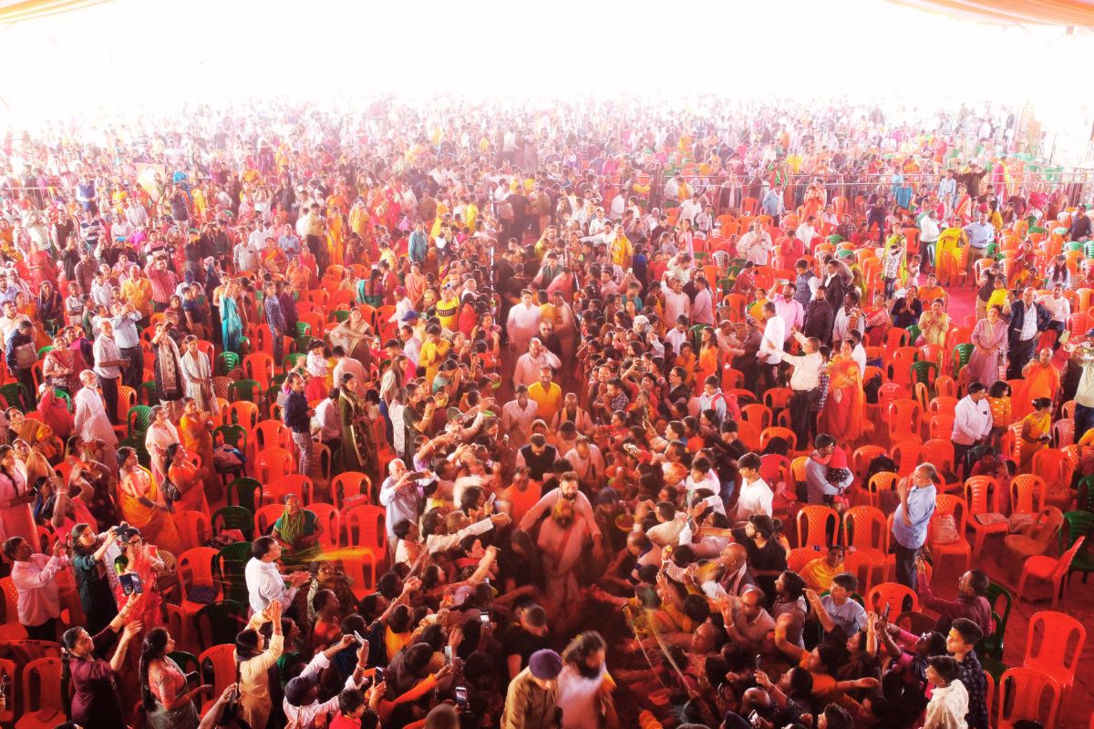 PHOTOS: झारखंड पहुंचे श्री श्री रविशंकर, बोले- जहां सब मिल कर कीर्तन करते हैं, वहीं कुंभ है 8 Sri Sri Ravi Shankar in Jharkhand News Today