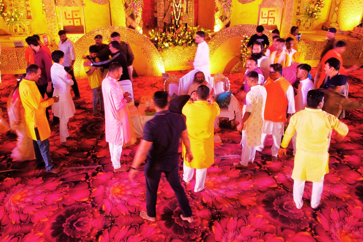 PHOTOS: झारखंड पहुंचे श्री श्री रविशंकर, बोले- जहां सब मिल कर कीर्तन करते हैं, वहीं कुंभ है 6 Sri Sri Ravi Shankar in Jharkhand