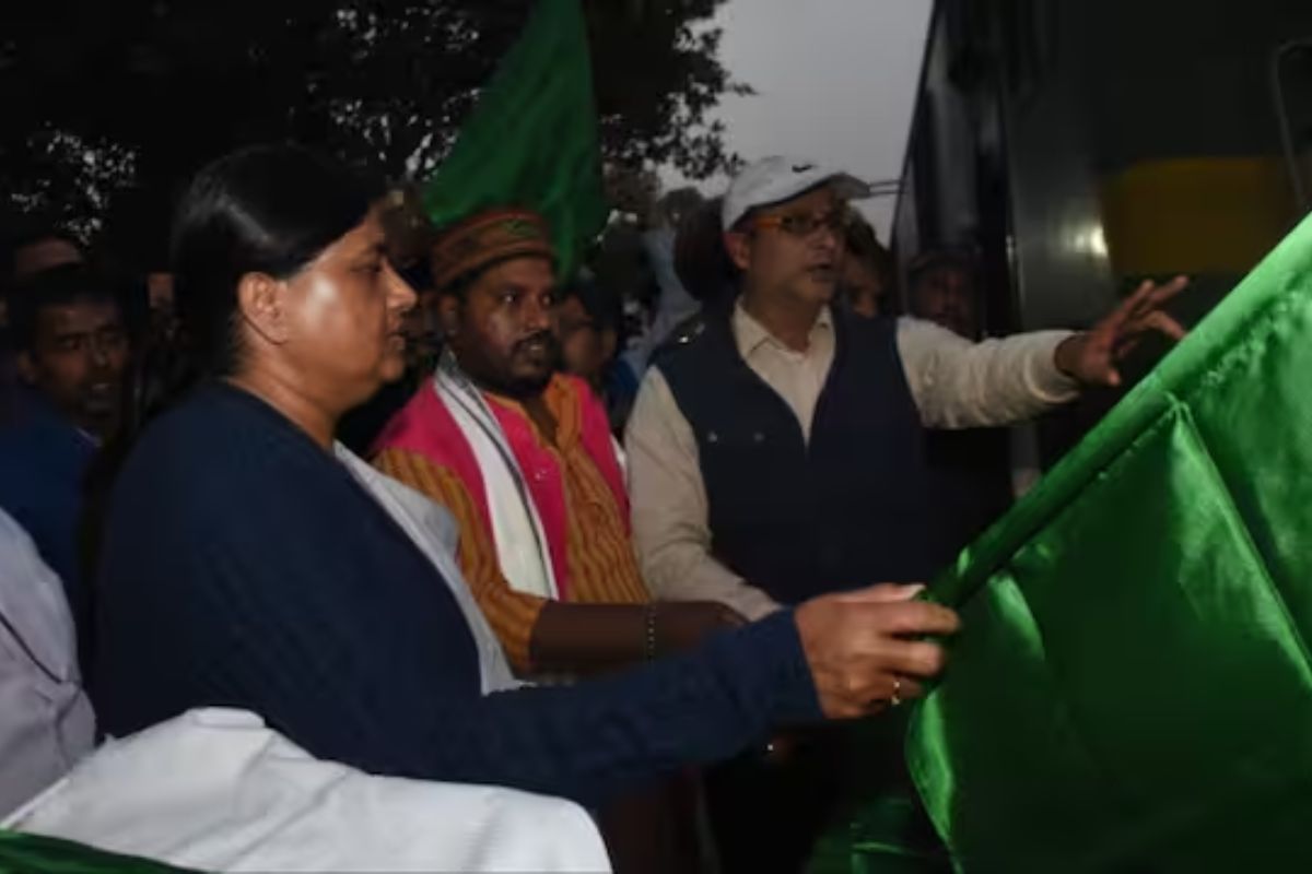 Bihar: पूर्णिया के इस स्टेशन को मिली एक और एक्सप्रेस ट्रेन की सौगात, पटना जाना होगा आसान 2 बिहार प्रशासन में खाद्य उपभोक्ता एवं संरक्षण मंत्री लेसी सिंह