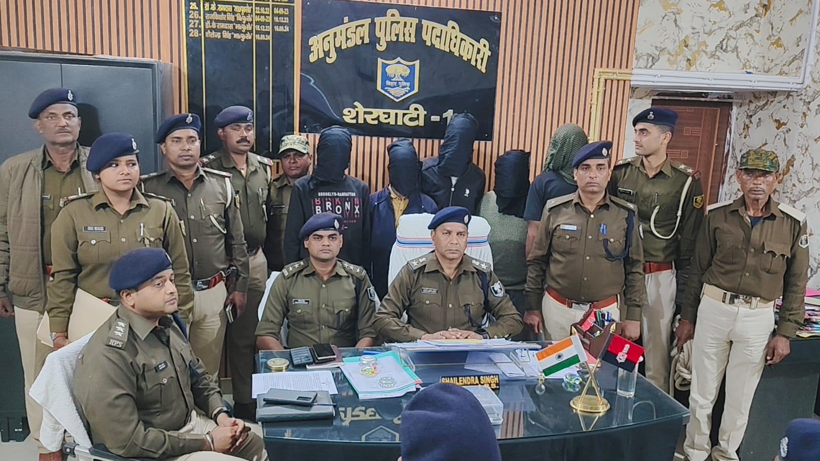 Gaya News: फाइनेंस कर्मी की हत्या और ज्वेलरी दुकान में चोरी मामले में पुलिस को मिली बड़ी सफलता, सात गिरफ्तार, हथियार बरामद 1 WhatsApp Image 2025 02 15 at 7.56.18 PM