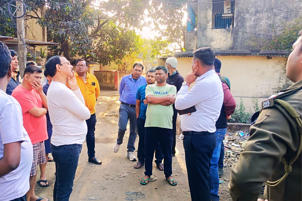 बेरमो में सीसीएल कर्मी के क्वार्टर से दिन-दहाड़े 27 लाख की चोरी 4 bokaro crime news bermo ccl quarter theft