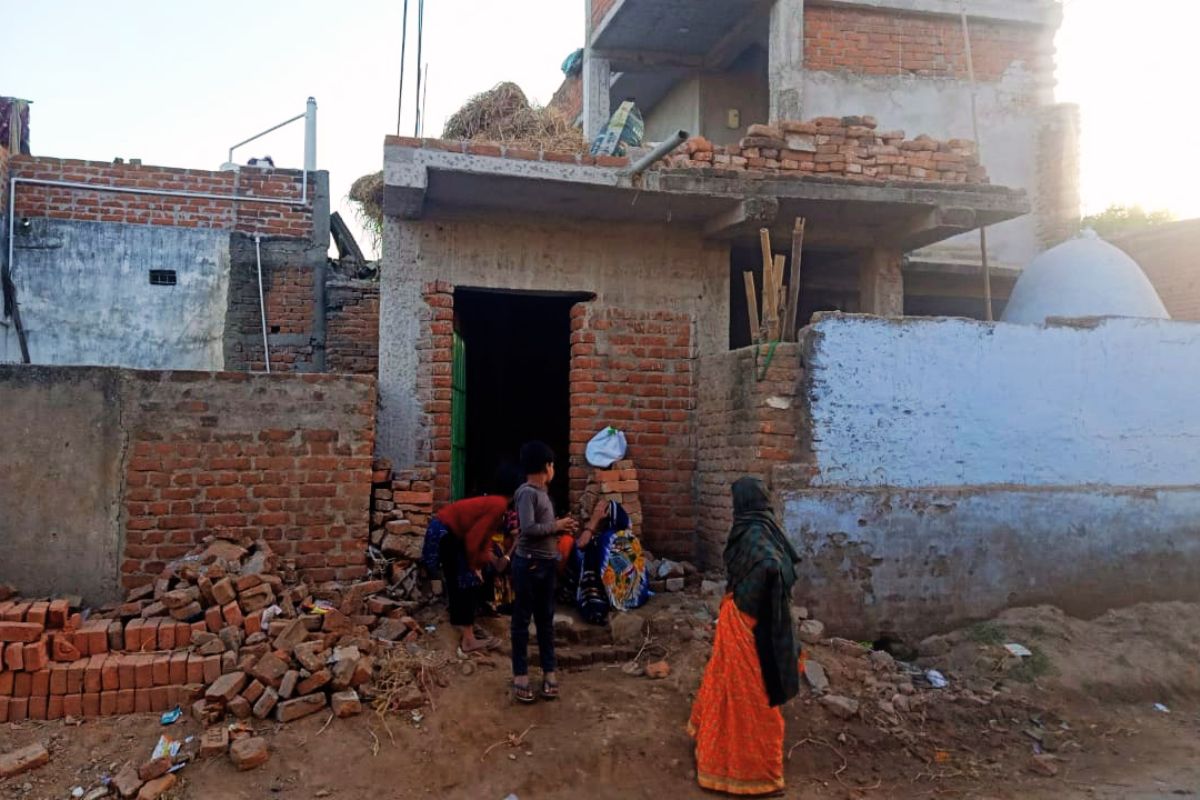 झारखंड में ऑनर किलिंग : नाबालिग की हत्या कर सेप्टिक टैंक में डाला, 8 दिन बाद सिरकटी लाश को नदी किनारे दफनाया 2 honor killing in markachcho koderma jharkhand news