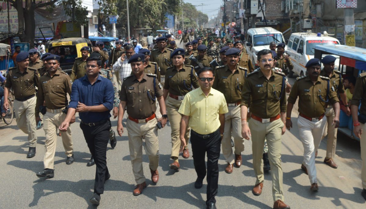 Photos: भागलपुर में 501 जगहों पर निगरानी कर रही पुलिस, होली के दिन सोशल मीडिया पर भी है पैनी नजर 1 13bha 26 13032025 6