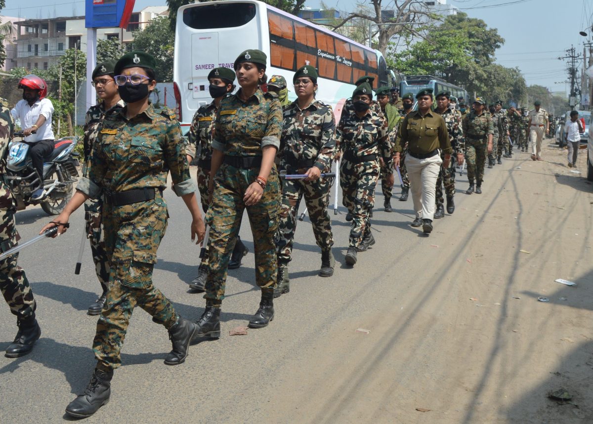 Photos: भागलपुर में 501 जगहों पर निगरानी कर रही पुलिस, होली के दिन सोशल मीडिया पर भी है पैनी नजर 4 13bha 28 13032025 6