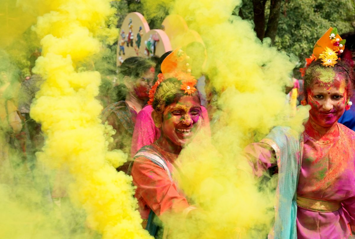 Holi 2025: देशभर में जमकर उड़े रंग-गुलाल, हर्षोल्लास से मनाया गया होली का त्योहार, देखें तस्वीर 2 Holi 2025
