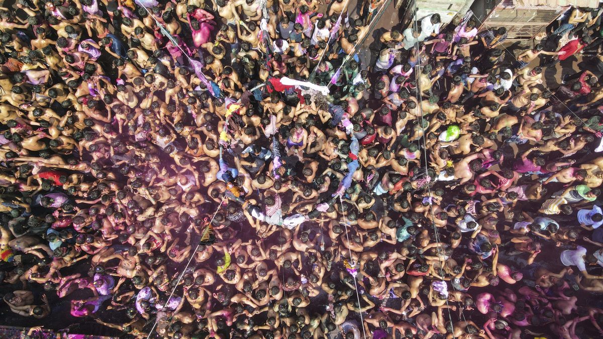Holi 2025: देशभर में जमकर उड़े रंग-गुलाल, हर्षोल्लास से मनाया गया होली का त्योहार, देखें तस्वीर 8 14031 pti03 14 2025 000090b 1
