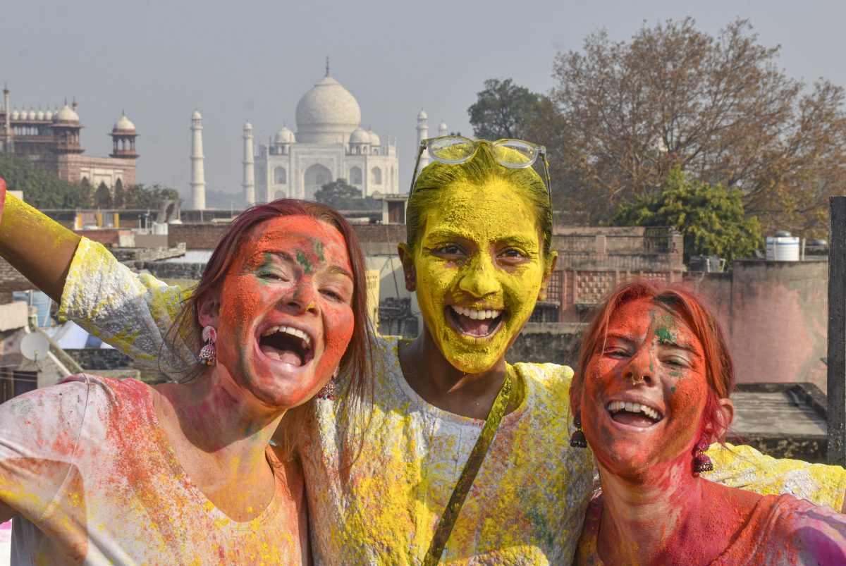 Holi 2025: देशभर में जमकर उड़े रंग-गुलाल, हर्षोल्लास से मनाया गया होली का त्योहार, देखें तस्वीर 3 14031 pti03 14 2025 000146a