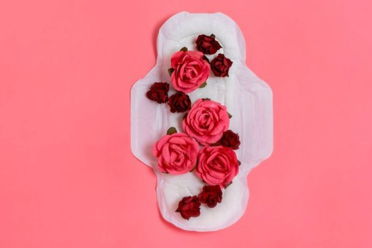 Holi & Periods: पीरियड्स में बेफिक्र होकर स्पोर्ट्सें होली बस याद रखें ये टिप्स 1 Holi Periods 2
