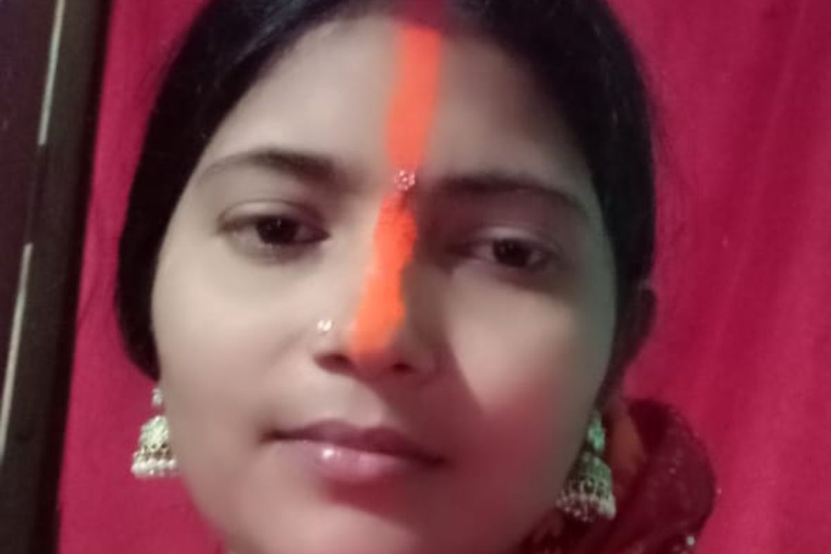 भागलपुर : सनकी पति ने पत्नी को पीट-पीटकर मार डाला, गले में फंदा लगा की खुदकुशी 1 मृतका