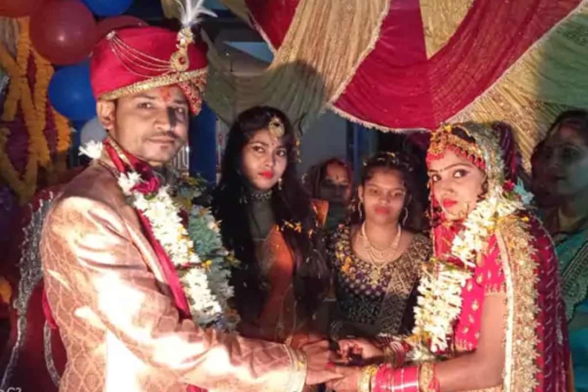शर्मनाक, दहेज में 10 लाख कैश और बुलेट नहीं लाई, हैवान पति ने होली के दिन उतारा मौत के घाट 1 मृतका की शादी का फोटो