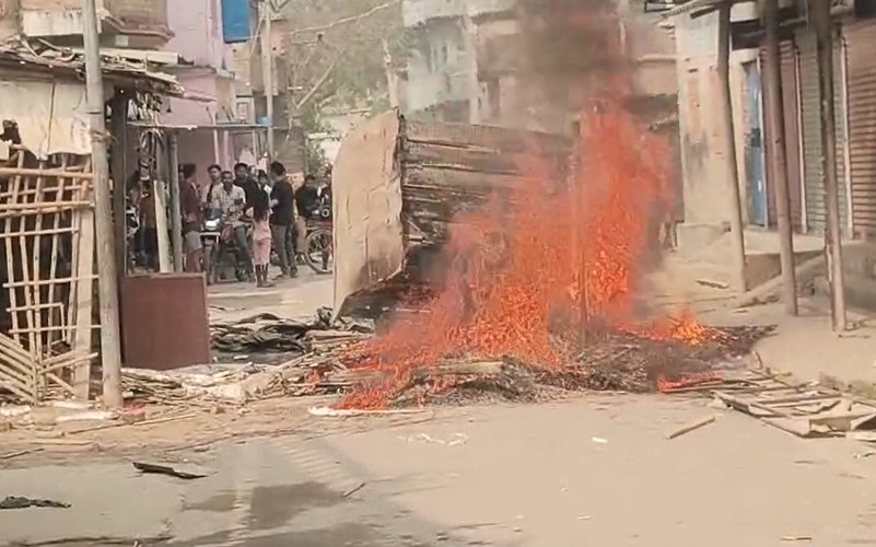 Video: बिहार के समस्तीपुर में तनाव, असमाजिक तत्वों ने प्रतिमा तोड़ी तो बिगड़ा माहौल 3 Screenshot 2025 03 28 110443