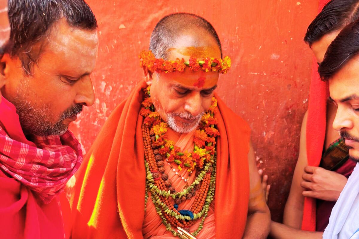 Deoghar News: द्वारिका शारदा पीठाधीश्वर जगतगुरु शंकराचार्य पहुंचे बाबा मंदिर, की पूजा, देखें PHOTOS 1 Shankaracharya in Deoghar News