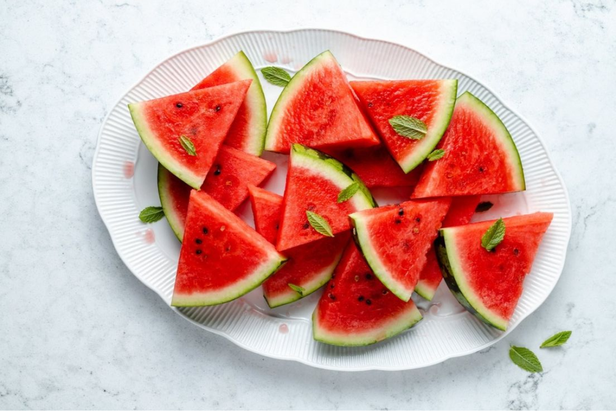 5 Fruits to Stay Hydrated in Summer: गर्मियों में नहीं होगी थकान और कमजोरी महसूस जरूर खाएं ये 5 फल 1 Water Melon