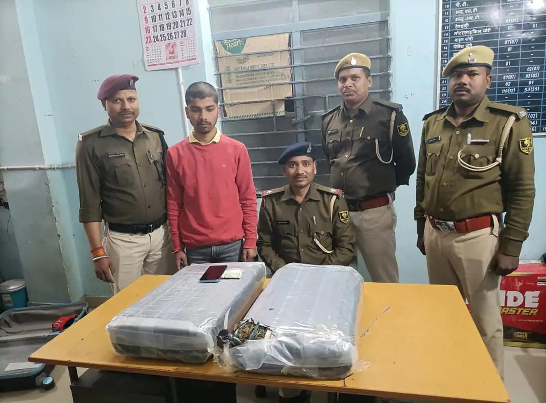 Bihar Crime: 24 लाख के गांजा के साथ तस्कर गिरफ्तार, होली पर दो जिलों में खपाने का था प्लान 1 WhatsApp Image 2025 03 06 at 2.25.46 PM
