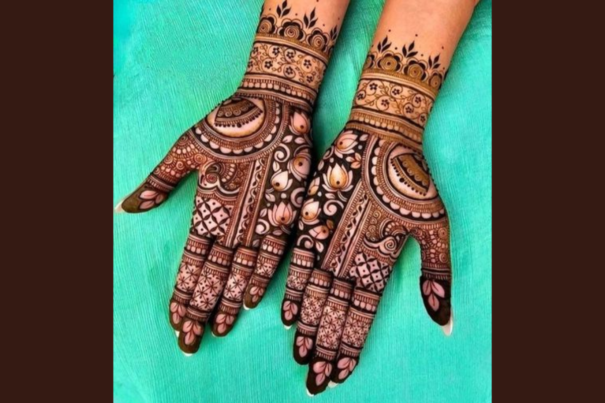 Top 10 Beautiful Henna Mehndi Designs for Weddings: इस वेडिंग सीजन ट्राई करें ये नई हिना मेहंदी डिजाइन्स 5 Modern Lotus Flower Mehndi Design