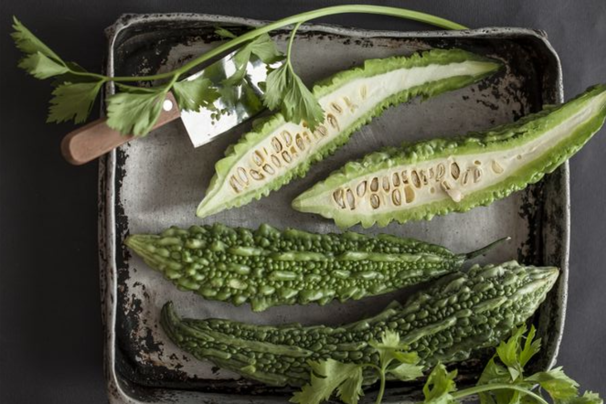 Raw Vegetables Health Risks: इन सब्जियों को कच्चा खाना होता है जहरीला 5 Bittergaurd