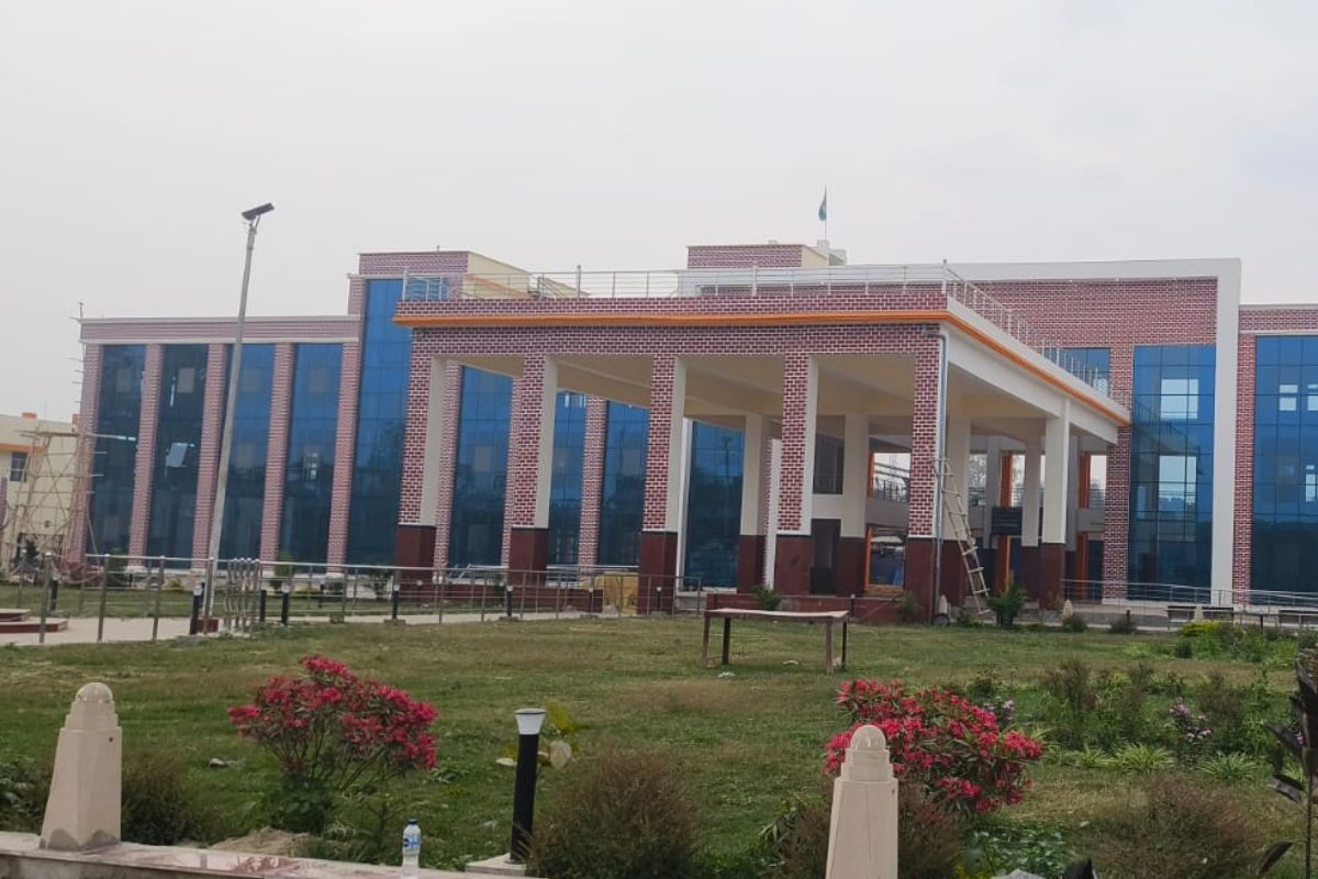 बिहार को मिली नई सौगात: 44 करोड़ की लागत से एयरपोर्ट जैसी सुविधाओं वाला ये रेलवे स्टेशन हुआ तैयार 1 सहरसा रेलवे स्टेशन