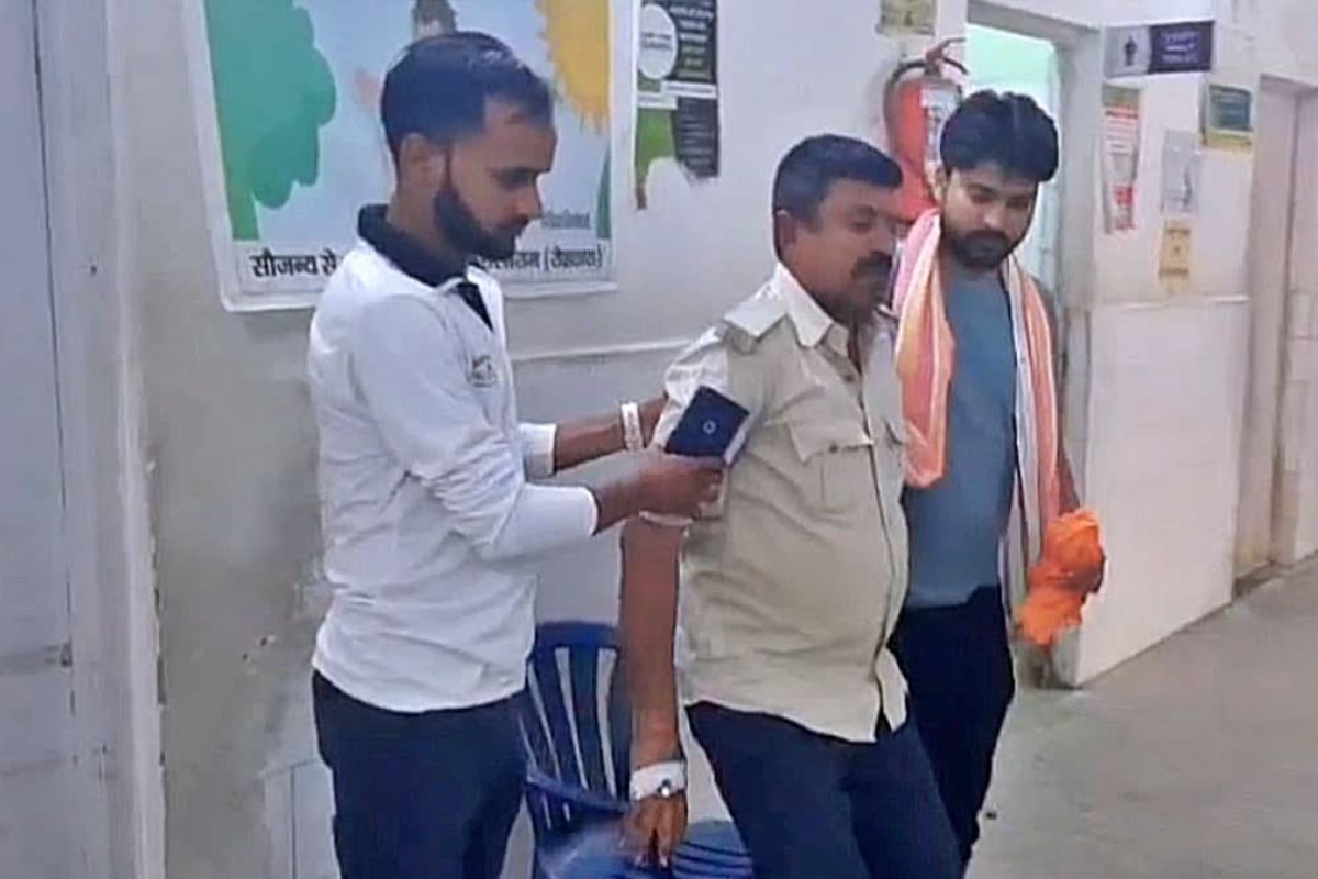 बिहार : रोहतास में शाहिद और खलील को पकड़ने गई थी पुलिस, दबंगों ने टीम पर हमला कर दोनों को छुड़ाया 1 दबंगों की हमले में घायल पुलिसकर्मी