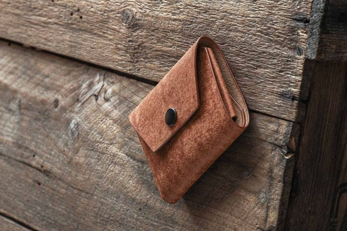 Men’s Wallet Designs: वॉलेट में भी चाहिए स्टाइल- तो ट्राय करें लेटेस्ट वॉलेट डिजाइन्स 3 Wallet 4