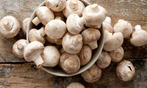 Raw Vegetables Health Risks: इन सब्जियों को कच्चा खाना होता है जहरीला 6 Women are producing mushrooms in jharkhand