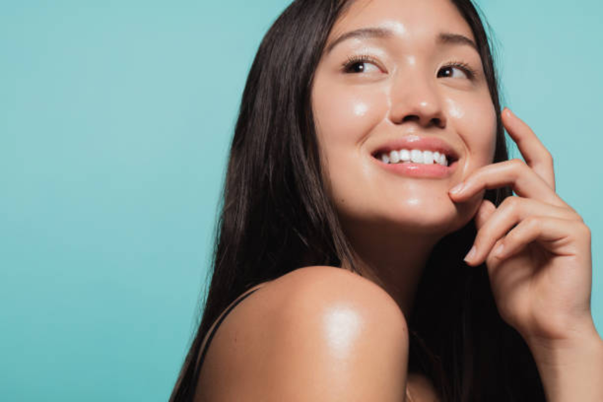 5 Best Tinted and Glowing Sunscreens for Summer: गर्मी में भारी मेकअप नहीं – बस टिंटेड और ग्लोइंग सनस्क्रीन से पाएं ग्लो 4 Summer Skincare Tips for Glowing and Fresh Skin