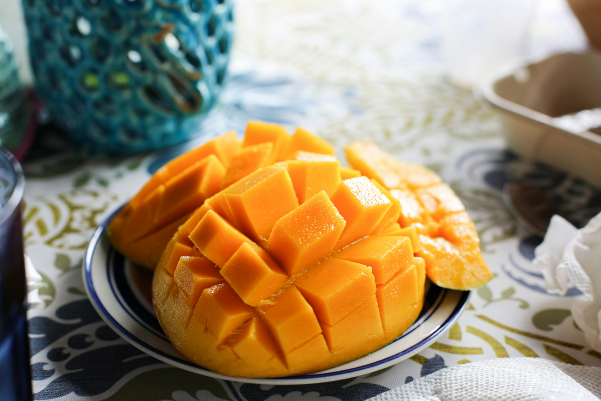 Mango Pudding Recipe: गर्मियों में जरूर ट्राई करें ये ताजगी से भरी आम की खीर 2 mango eating tips