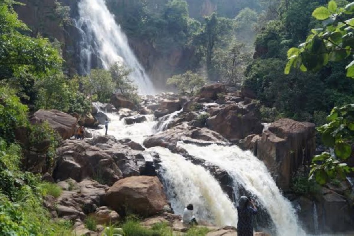 Best Waterfalls in Jharkhand: दिल छू लेंगे झारखंड के ये 5 झरने, घूमना न भूलें 1 Ghaghri Waterfall