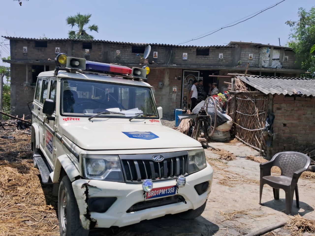 पत्नी की हत्या के आरोप में फरार चल रहे युवक ने की फांसी लगाकर आत्महत्या 