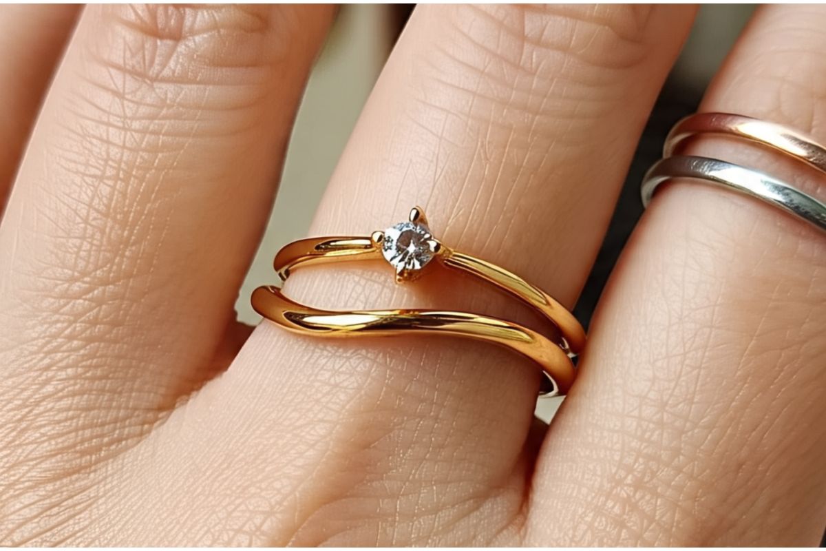 Latest Gold Ring Design: पिया को लुभाए,पहनिए लेटेस्ट वांकी गोल्ड रिंग 1 Latest Gold Ring Design 12214