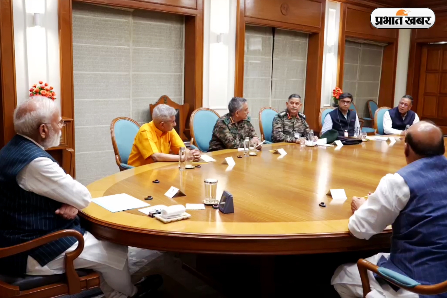 India Pakistan War : 'पाकिस्तान बोला रुकिए, हिंदुस्तान बोला- पहले सुधर जाओ', पीएम मोदी ने की हाई-लेवल बैठक 1 PM Modi holds a meeting with S Jaishankar Rajnath Singh NSA CDS and chiefs of all the Armed Forces 1
