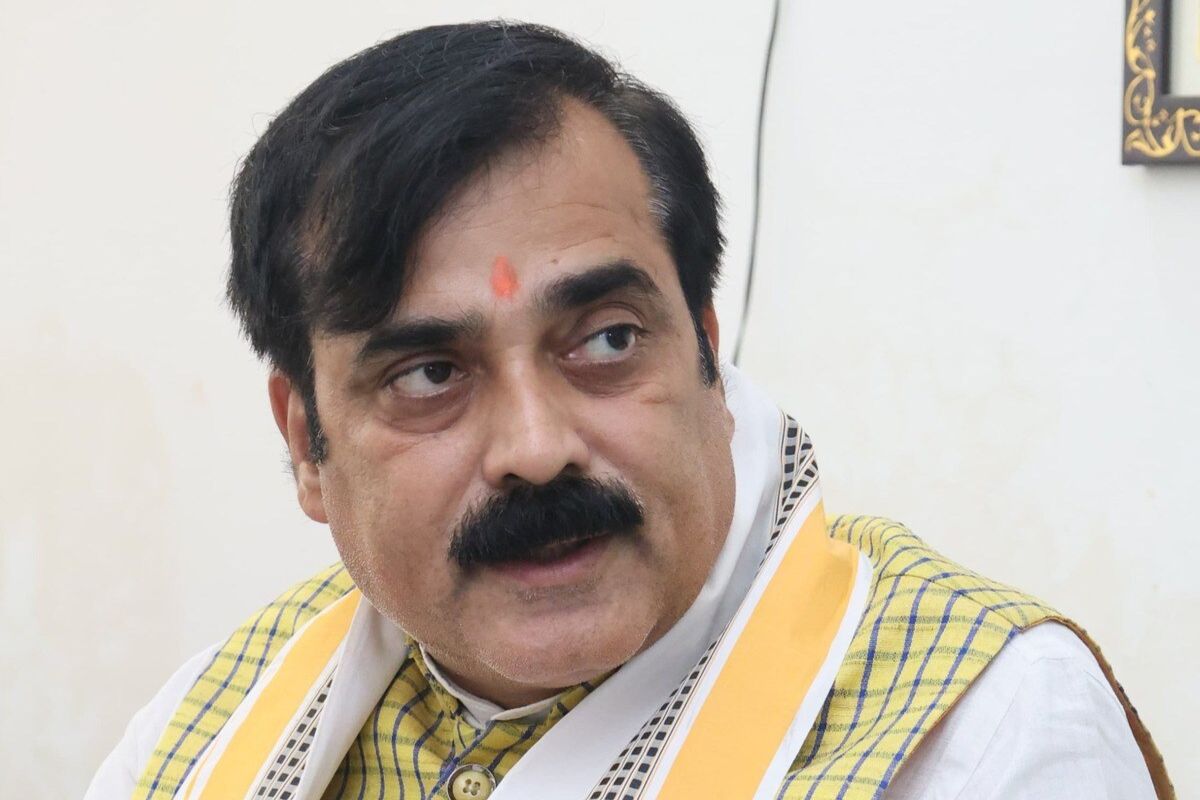 Bihar: लालू यादव ने तेज प्रताप के साथ किया धोखा, नहीं बनने दिया उत्तराधिकारी, RJD को तोड़ने में जुटी BJP! 1 मंत्री जीवेश मिश्रा