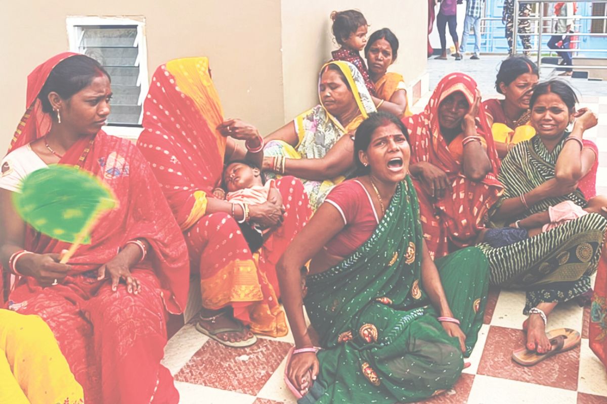 Bihar Crime: बेगूसराय से किडनैप हम नेता का मुंगेर से शव बरामद, बालू खोद कर बरामद की गई बॉडी 1 रोते-बिलखते परिजन