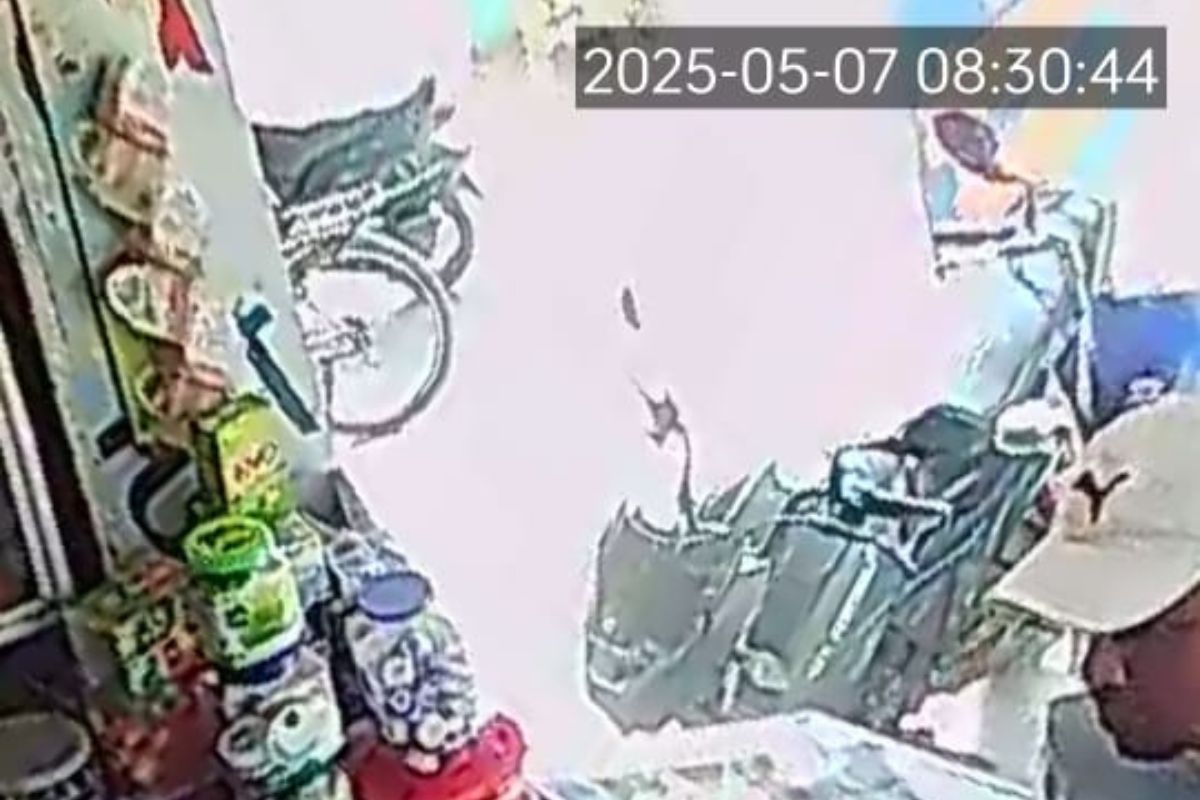 मुजफ्फरपुर: कार पर फोटो लगा काट दिया बिना हेलमेट का चालान, छाता चौक के पास खड़ी थी बाइक 1 CCTV फुटेज