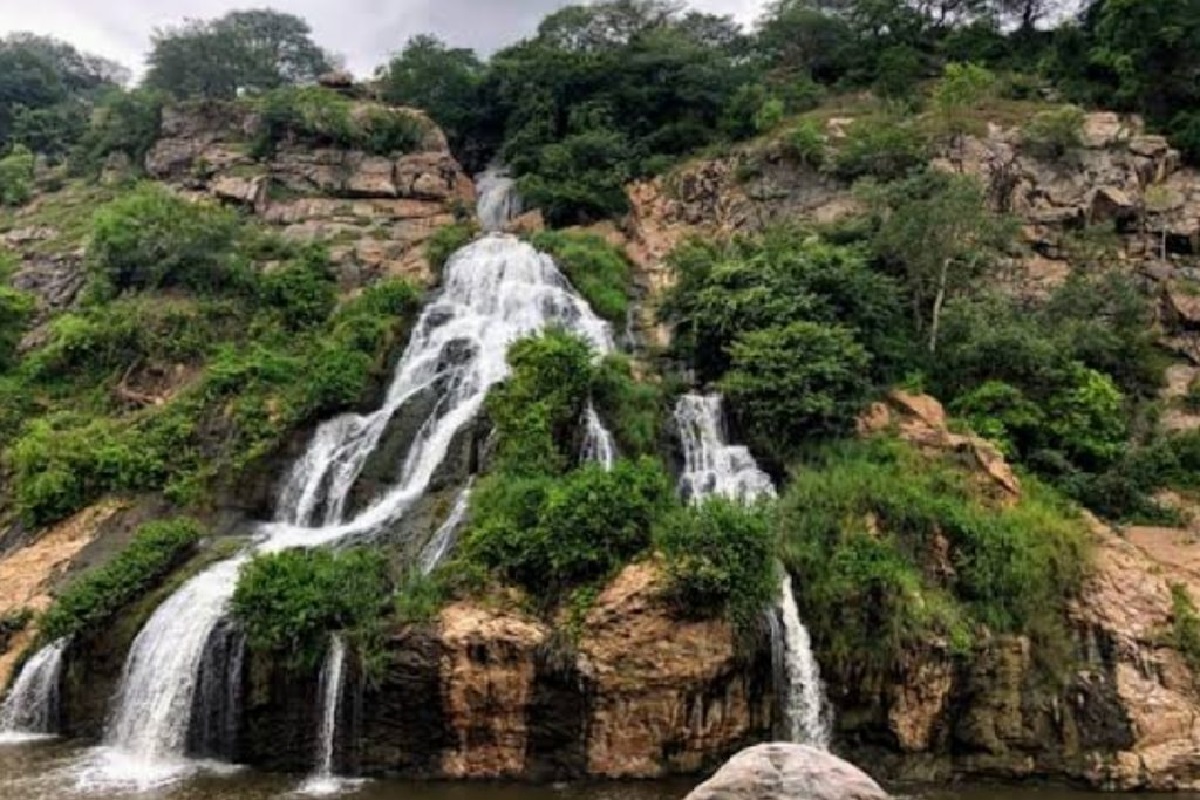 Best Waterfalls in Jharkhand: दिल छू लेंगे झारखंड के ये 5 झरने, घूमना न भूलें 4 Rajrappa Waterfall