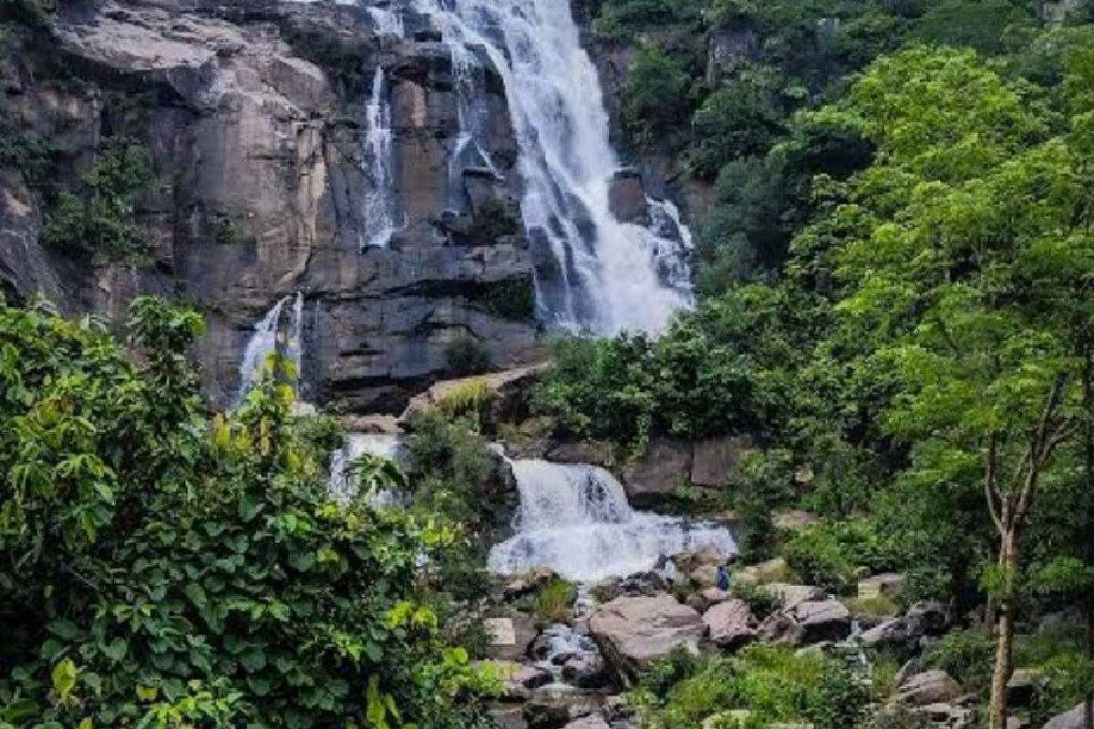 Best Waterfalls in Jharkhand: दिल छू लेंगे झारखंड के ये 5 झरने, घूमना न भूलें 5 Sita Waterfall