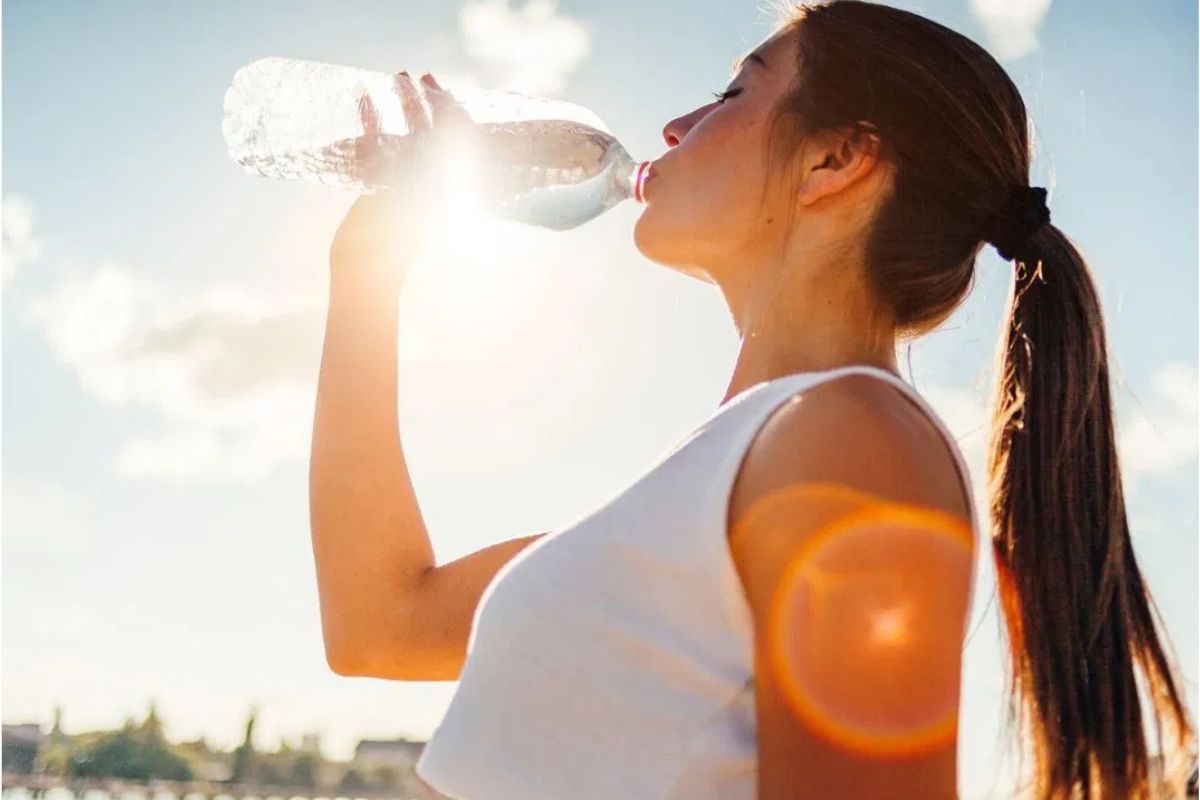 Sadhguru Health Tips: सद्गुरु ने बताया ठंडा पानी पीने से हो सकते हैं ये गंभीर नुकसान 1 Summer Water Intake Tips